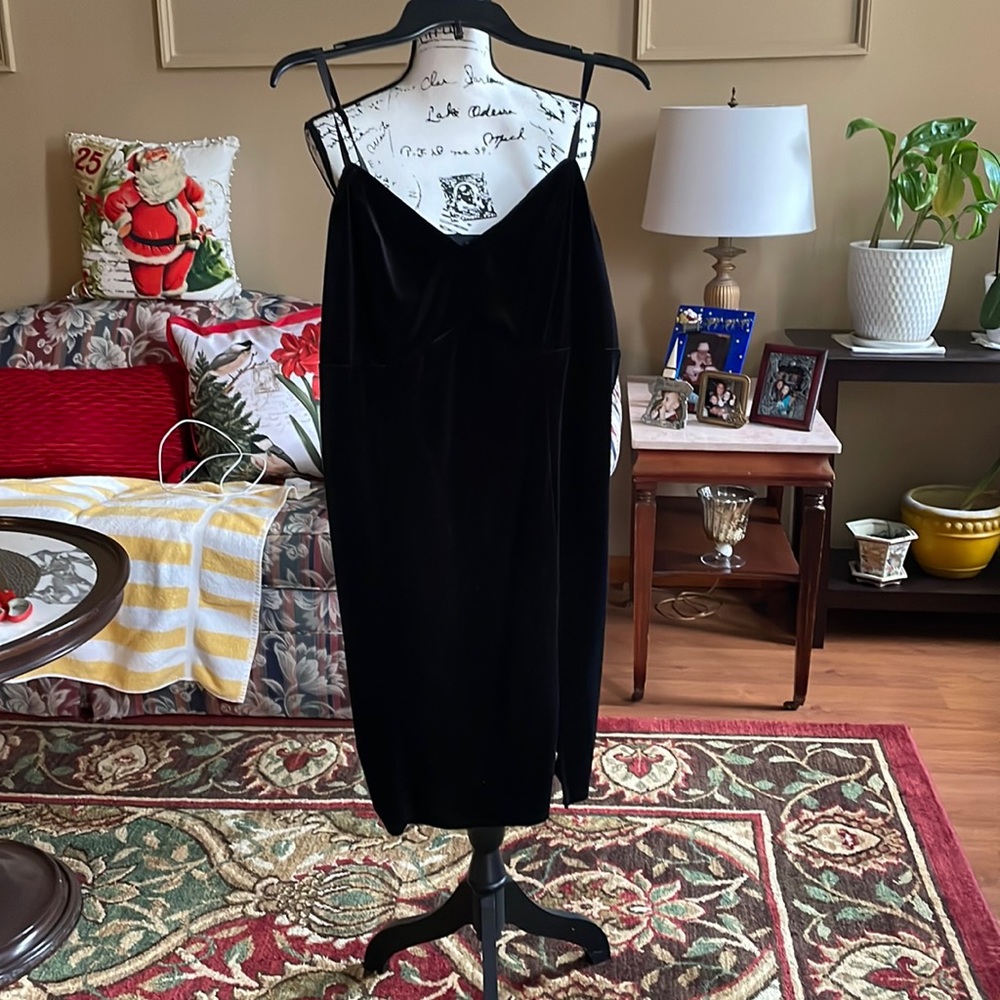Forever 21+ Black Velvet Mini Dress - Picture 2 of 6